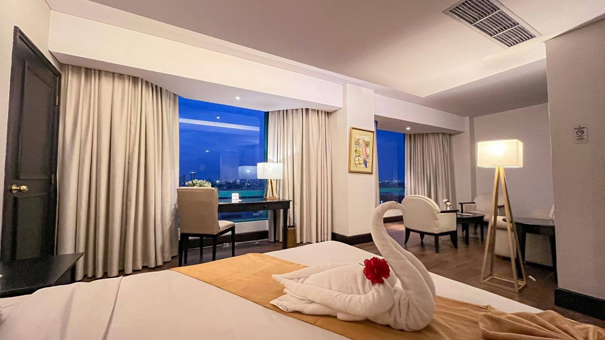 The Acacia Hotel Jakarta Exterior photo