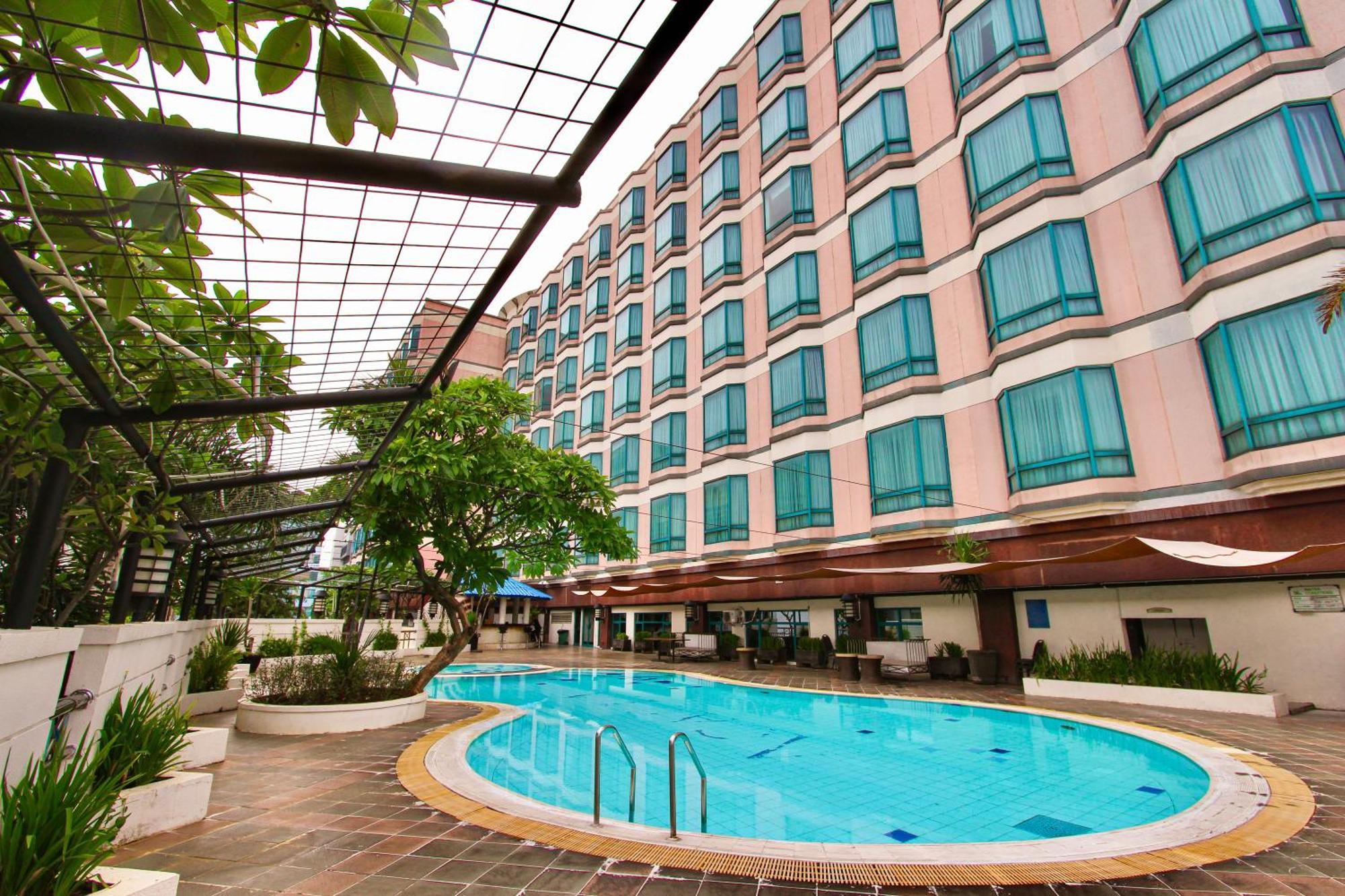 The Acacia Hotel Jakarta Exterior photo