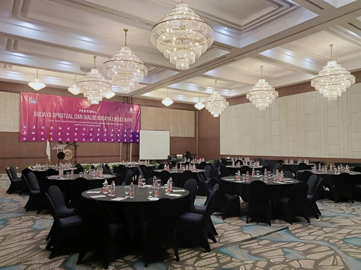 The Acacia Hotel Jakarta Exterior photo