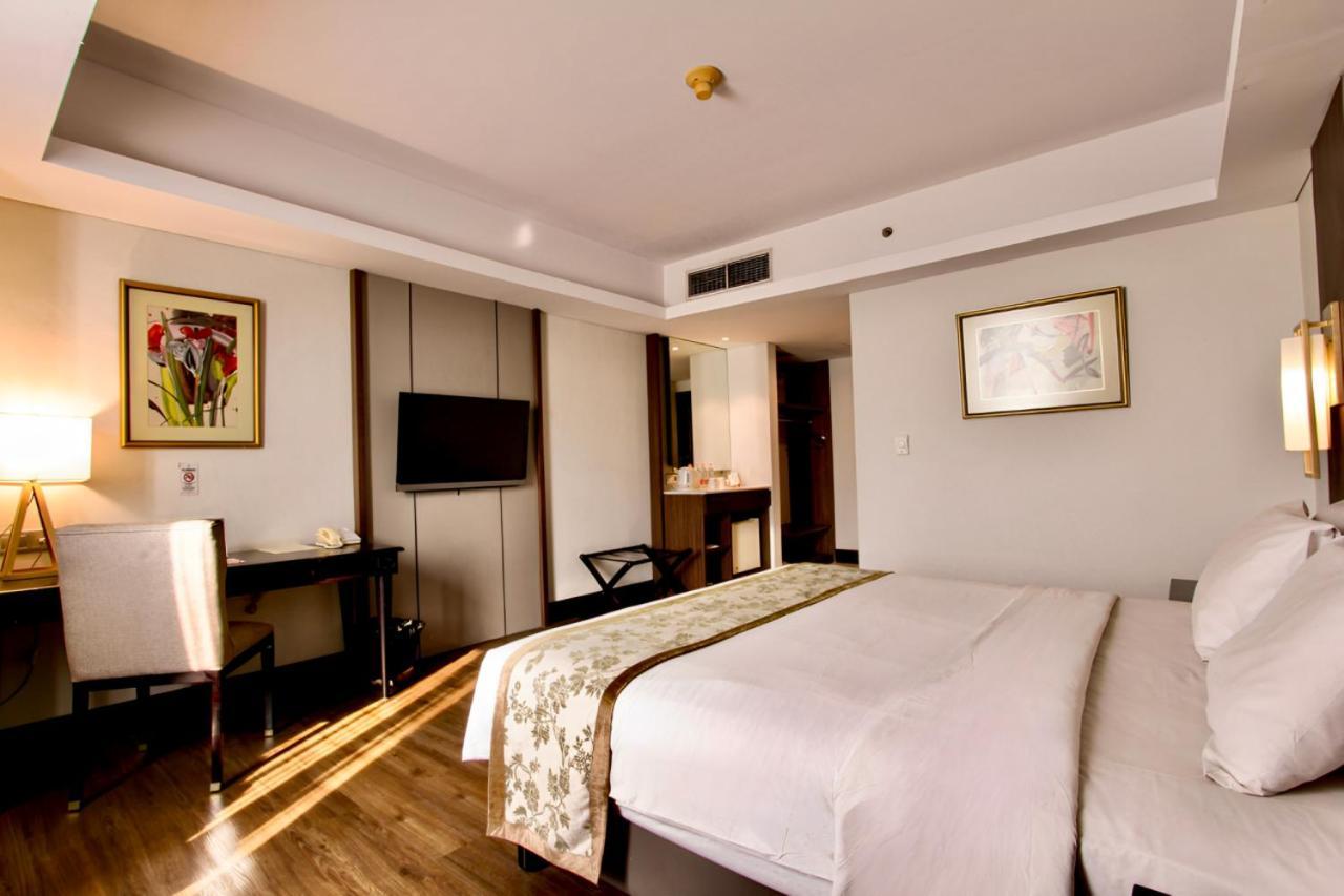 The Acacia Hotel Jakarta Exterior photo