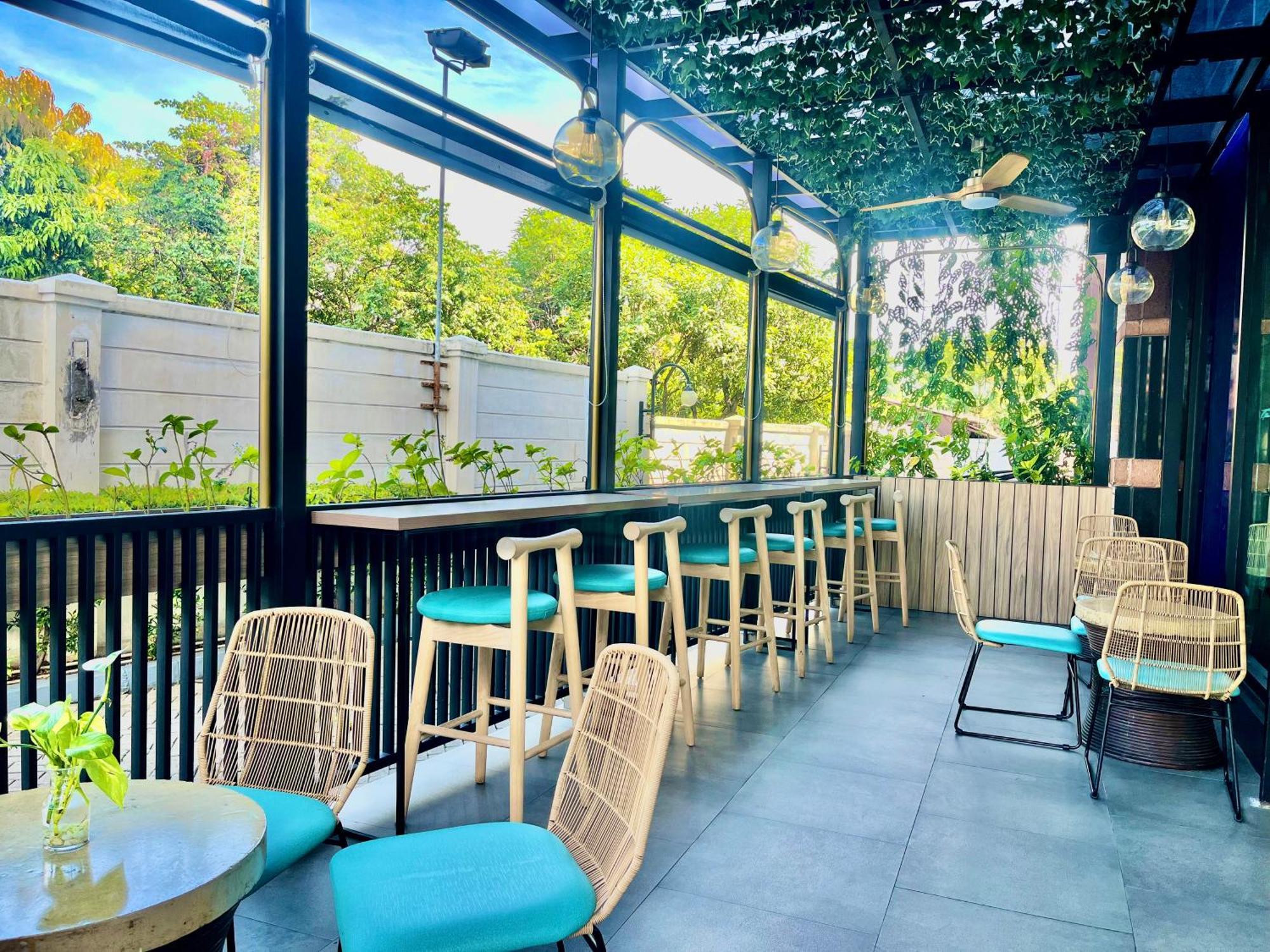 The Acacia Hotel Jakarta Exterior photo